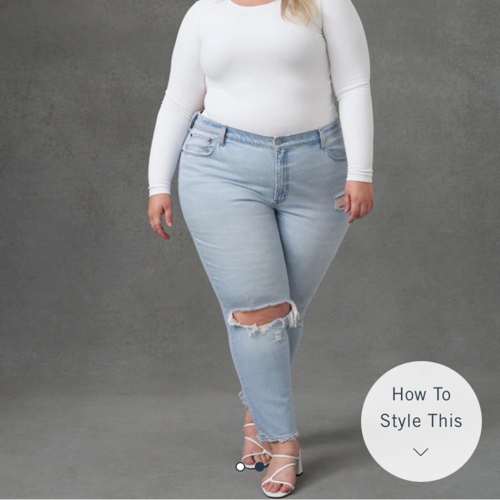 NWT Abercrombie High Rise Mom Jeans